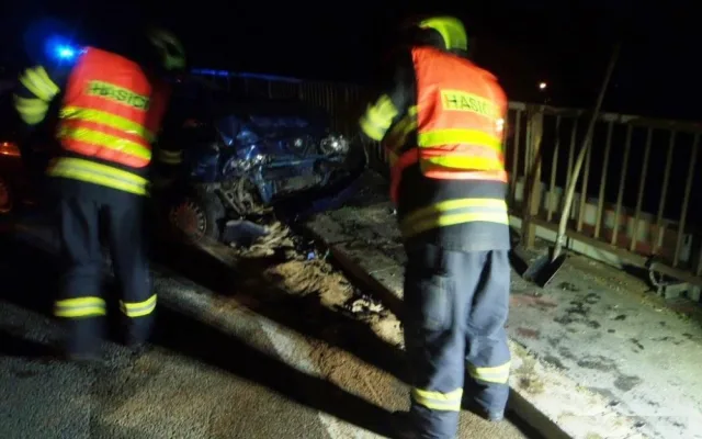 Šest lidí se zranilo při noční nehodě u Kývalky na Brněnsku