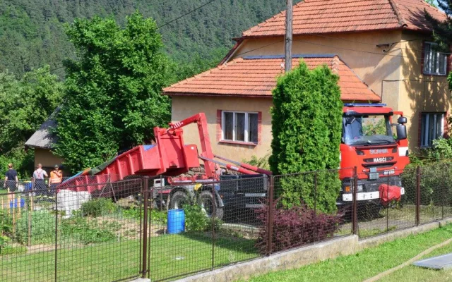 V domě v Nedvědici bylo přes deset tun chemikálií