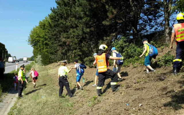 autobus děti plameny3