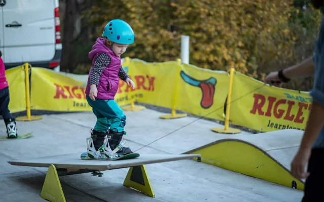 Otevíračka nového patra Snowboard Zezula na Palackého třídě