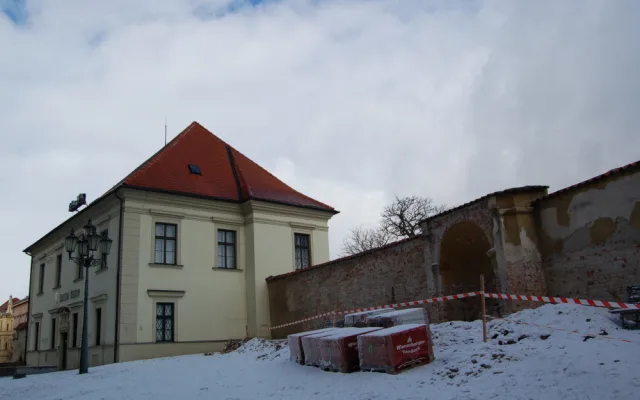 Práce na revitalizaci okolí petrovské katedrály