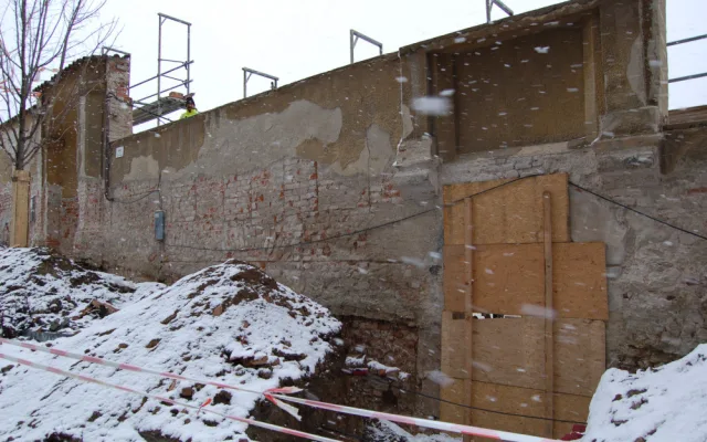 Práce na revitalizaci okolí petrovské katedrály