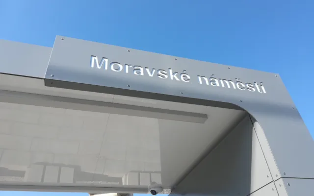 Chytrá zastávka na Moravském náměstí
