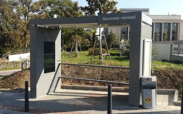 Chytrá zastávka na Moravském náměstí