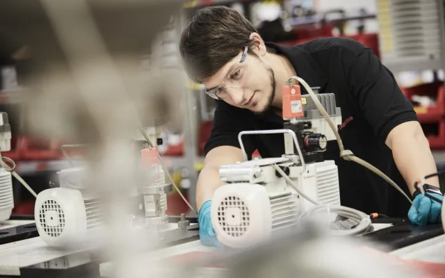 Servisní technologické centrum Edwards hledá nové zaměstnance, zájem je hlavně o kutily
