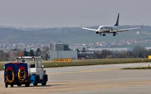 První letadlo na lince Berlín - Brno přistálo na Moravu