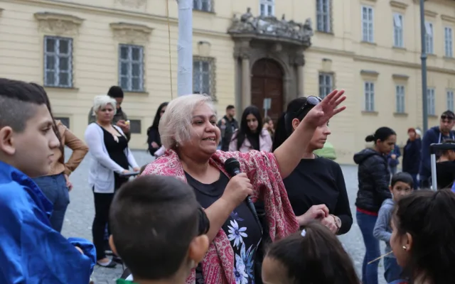 Momentky z romského průvodu