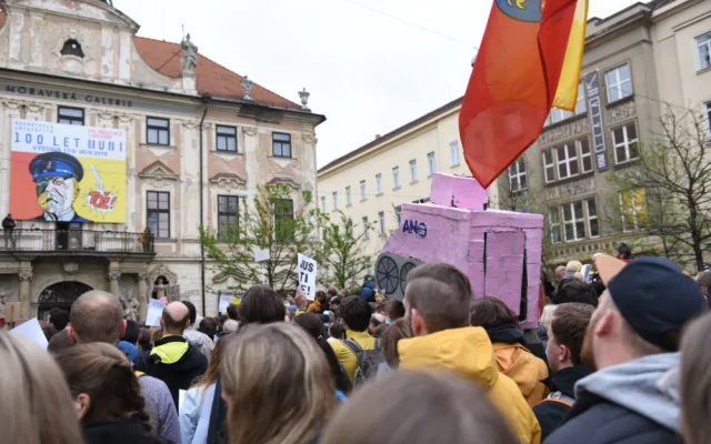 Demonstrace na Moravském náměstí