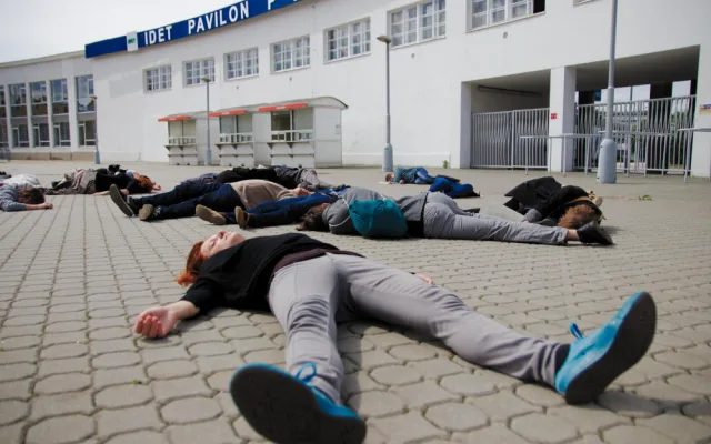 Protestní happening proti konání veletrhu IDET