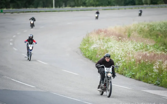 Závod mopedů