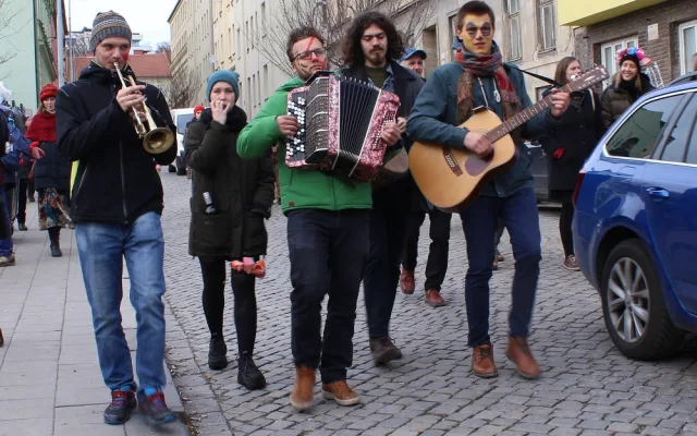 Muzikanti provázeli průvod