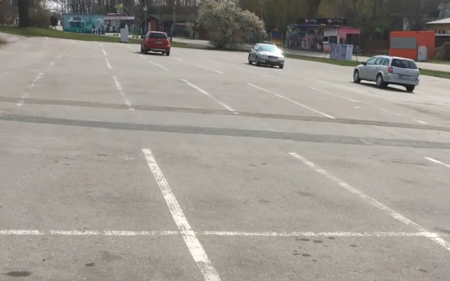 FOTO: Přehrada zůstala o víkendu poloprázdná, policisté chválí brňany za dodržování předpisů