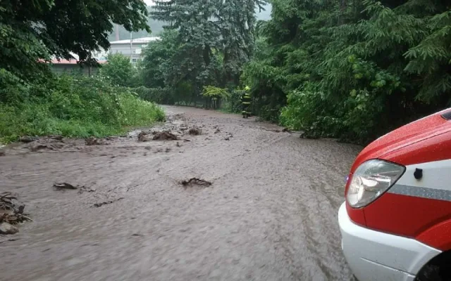 FOTO: Hasiči dnes celý den likvidují po Jihomoravském kraji následky bouřek