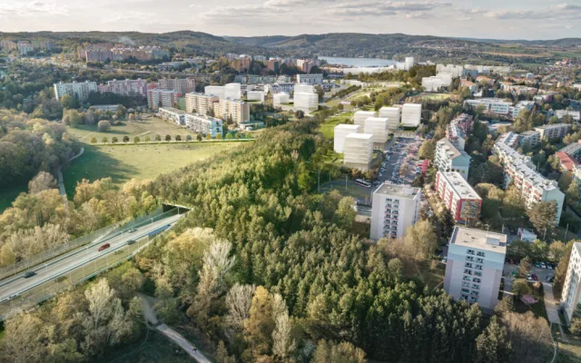 Tunel pod Kníničkami, most přes Svratku a nové přístaviště. Studie ukazují tři různé podoby silnice X43 přes Brno