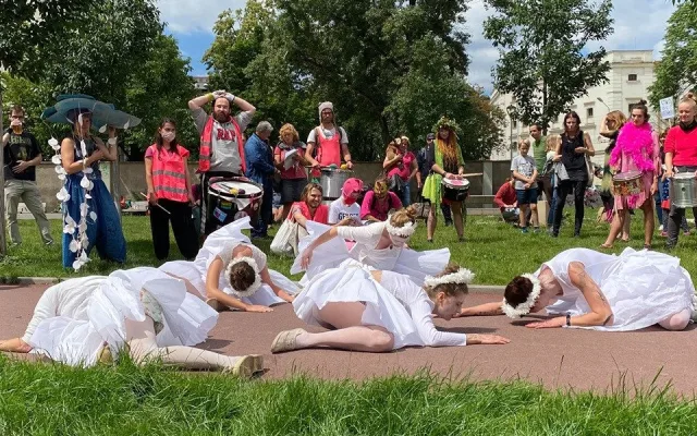 FOTO/VIDEO: Alegorický pochod v Brně upozornil na nedostatek opatření na ochranu klimatu v novém územním plánu