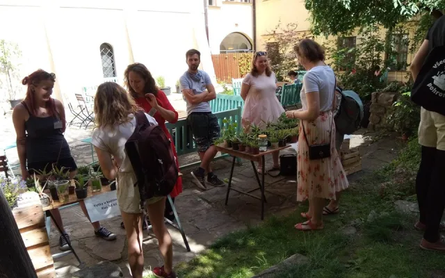 Dobrovolníci zájemcům poradí s nákupem