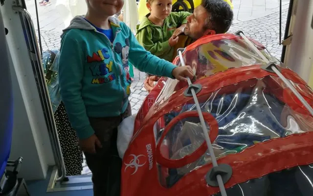 Jihomoravští zdravotníci předvedli na Jakubáku návštěvníkům sanitky, dostalo se jim pochval za pomoc při koronaviru