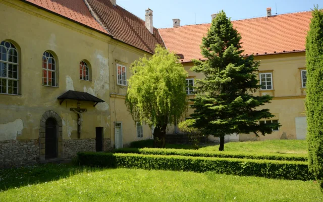 Zámek v Račicích se po letech opět otevřel veřejnosti. Zájem o něj je obrovský