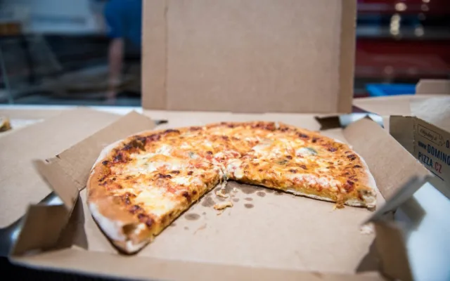 Domino´s Pizza v centru Brna hlásí opět otevřeno. Do konce září nabízí pizzu za 99 korun