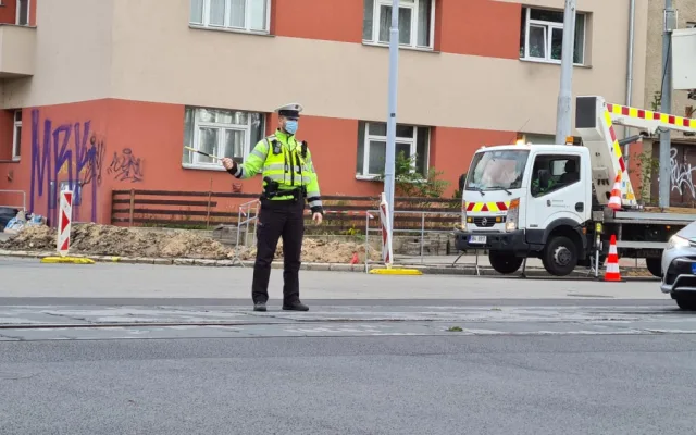 VIDEO: Brněnské řidiče čeká očistec, varují policisté. Vytížené křižovatky budou bez semaforů