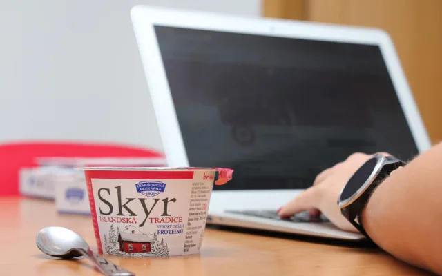 Islandská tradice v českých domovech. SKYR Bohušovické mlékárny zasytí, potěší a osladí vám den. A venku má novou zimní edici!