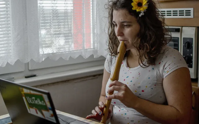 Chybí nám interakce a pozornost u studentů, reagují učitelé na on-line výuku