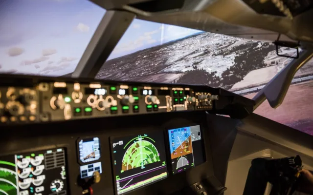 Na zkoušku pilotem Boeingu nebo vojenské stíhačky. Na unikátních simulátorech z Brna se může létat i za časů koronaviru