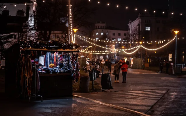 FOTOGALERIE: Z adventních trhů se letos vytratil ruch a tlačenice. Zůstal jen klid a vánoční atmosféra