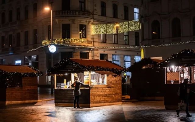 FOTOGALERIE: Z adventních trhů se letos vytratil ruch a tlačenice. Zůstal jen klid a vánoční atmosféra