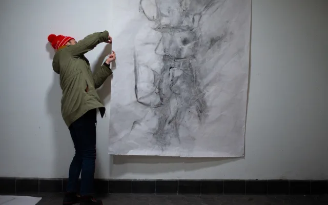 Na rohu Údolní a Úvozu vznikla Galerie průchod. Neexistující výstavní prostor pro nikoho i pro všechny