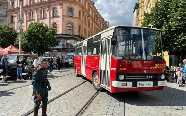 V centru zaparkovaly vojenské speciály nebo legendární tatrovky