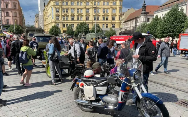 V centru zaparkovaly vojenské speciály nebo legendární tatrovky