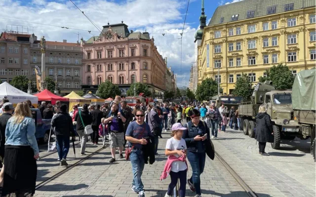 V centru zaparkovaly vojenské speciály nebo legendární tatrovky