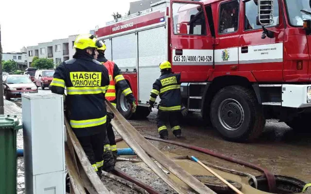 V Drnovicích  pokračují v odstraňování následků přívalového deště