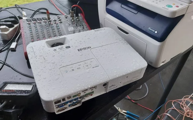 Silné bouřky na brněnsku poničili techniku letního kina. Hasiči zasahovali u více než osmdesát událostí