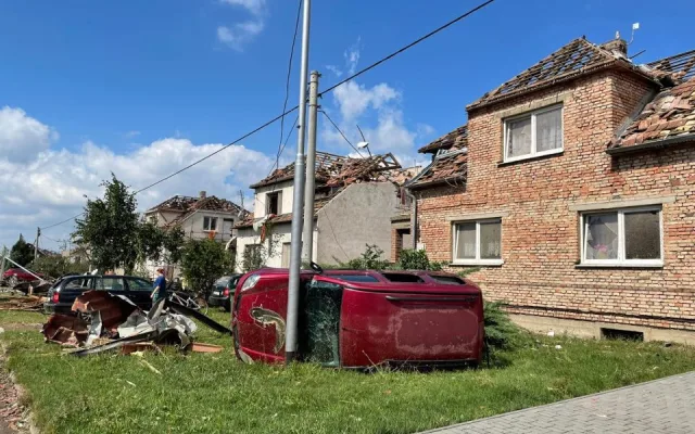 Hlavně, že žijeme. Obyvatelé Lužice na Hodonínsku sčítají škody