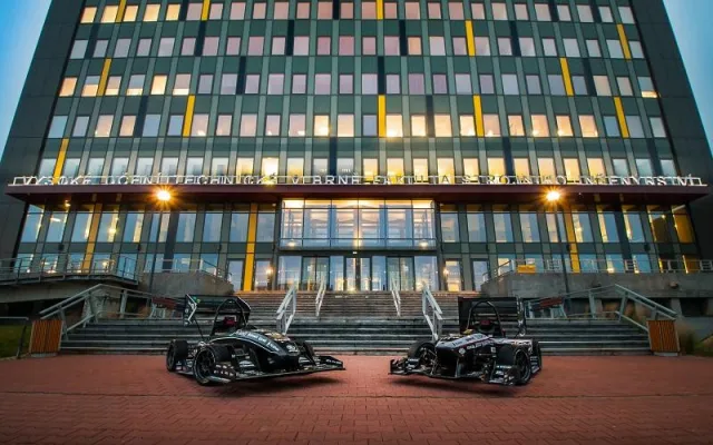 Brněnští studenti vyrobili elektrickou formuli, otestuje se na tuzemském závodě