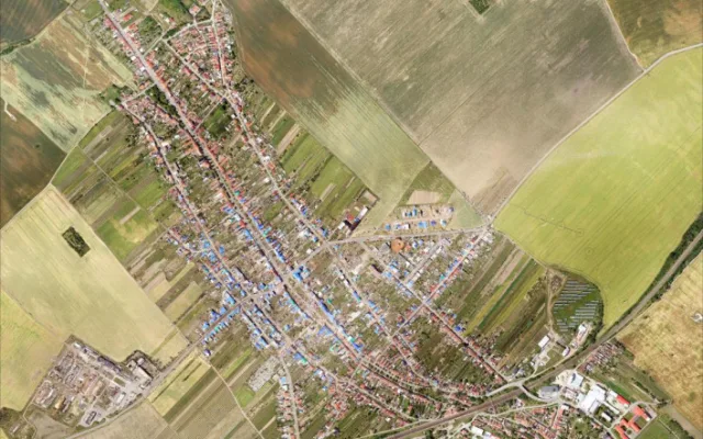 Hasičům v oblasti zasažené tornádem pomohlo mapování dronů a letounů
