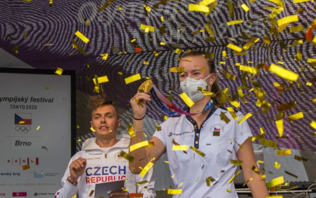 Vítej zlatá Báro. Olympijskou vítězku Krejčíkovou vítaly v Brně stovky fanoušků