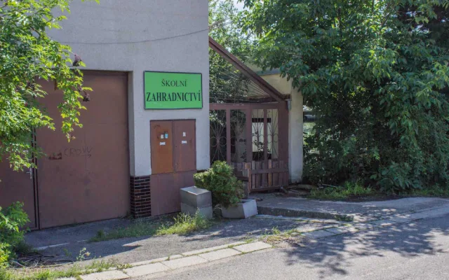 Před deseti lety zavřeli zahradnickou školu v Brně. Areál chátrá a je předmětem sprů