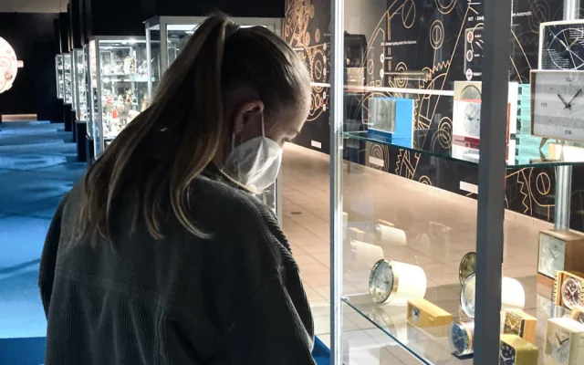 Technické muzeum ukazuje rozsáhlou sbírku hodinek a časostrojů