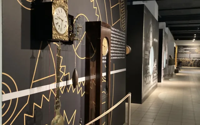 Technické muzeum ukazuje rozsáhlou sbírku hodinek a časostrojů
