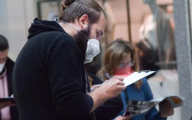 Očkovací boom. Brňané berou útokem vakcinační centrum v obchoďáku