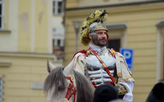Svatý Martin přivezl do Brna na bílém první letošní víno