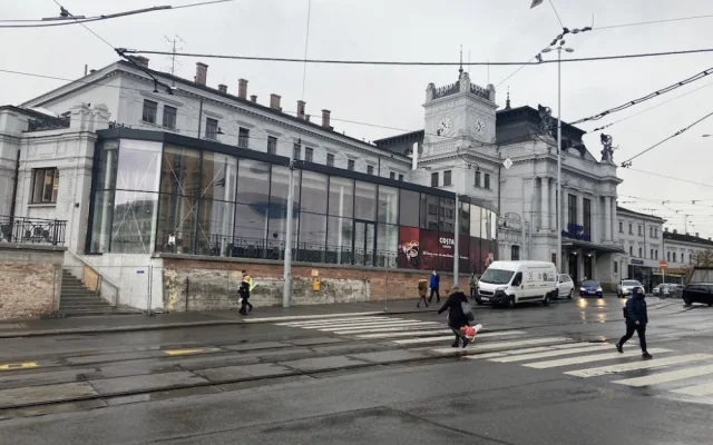 V Brně zkulturnili hlavní nádraží, přibyly lavičky i supermarket