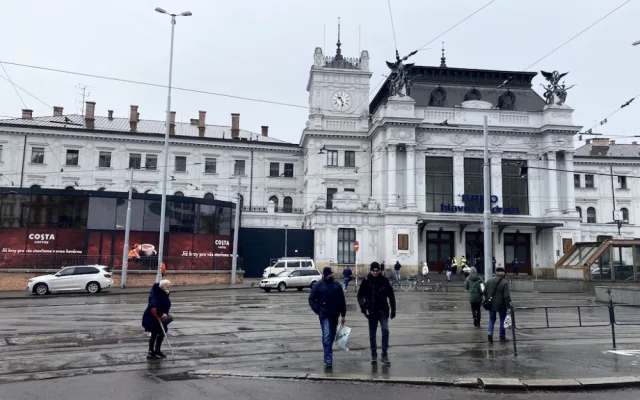 V Brně zkulturnili hlavní nádraží, přibyly lavičky i supermarket