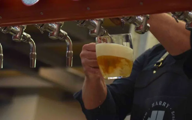 Z brněnské historické pošty je pivovar, pivo tam vaří žena