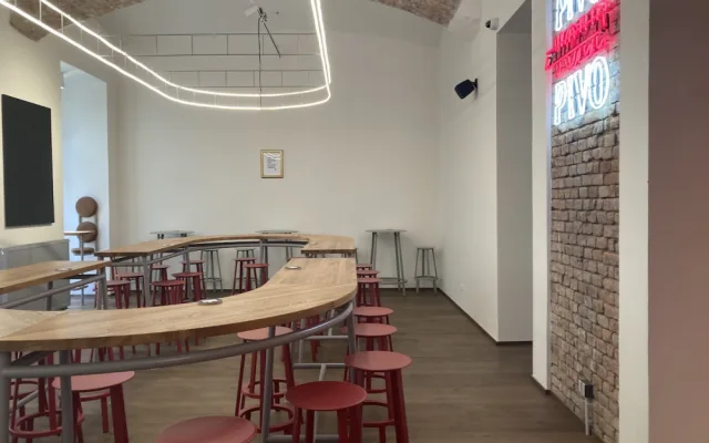 Z brněnské historické pošty je pivovar, pivo tam vaří žena