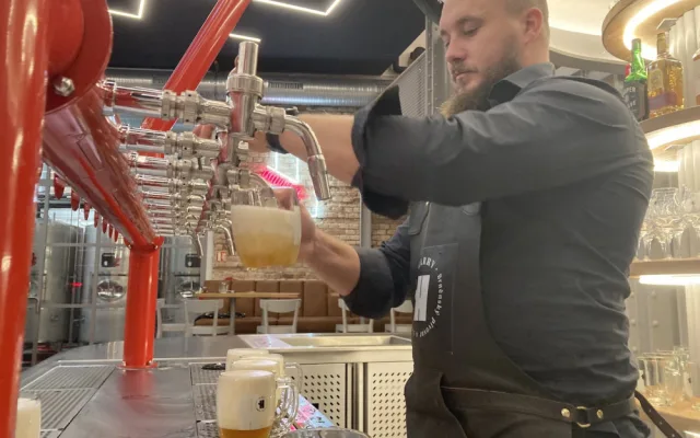 Z brněnské historické pošty je pivovar, pivo tam vaří žena