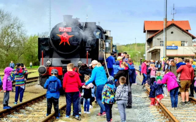 Spolek zachraňuje parní lokomotivy a vrací je zpátky na koleje, teď shání peníze na generální opravu jedné z nich